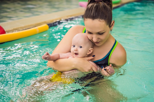 plávanie-pre-bábätká-psychomotorický-vývoj