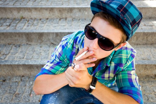 na veku záleží fajčenie mladistvých prieskum